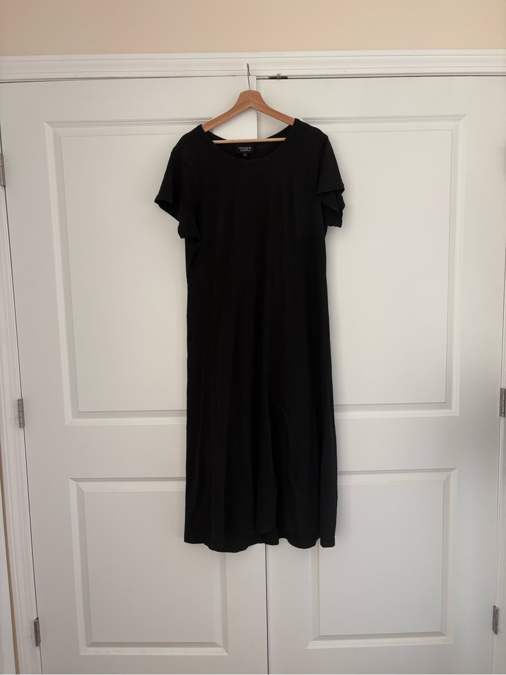Claudia Black Short-Sleeve Midi Dress